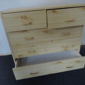 Foto inzerátu komoda v barvě borovice