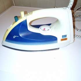 Fotka k inzerátu Žehlička  / 19658503