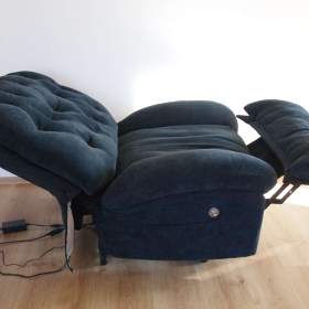 Foto inzerátu Prodám 2 polohovací křesla-i jednotlivě-os.převz.