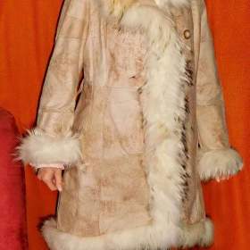 Fotka k inzerátu Kožíšek -  béžový dámský velurový plášť z pravé kožešiny / 19119660