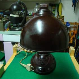 Foto inzerátu Retro starožitná lampa lampička bakelitová TYP 11126 pěkná