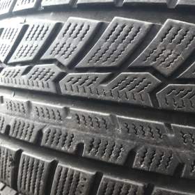 Fotka k inzerátu 2ks zimních pneu 215/60 R17 Fortune / 19666109