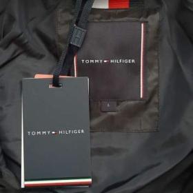 Foto inzerátu TOMMY HILFIGER PROŠÍVANÁ BUNDA S KAPUCÍ