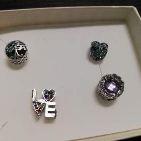 Foto inzerátu Korálky /přívěšky 