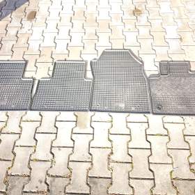 Fotka k inzerátu Gumové koberce Toyota RAV4 / 15773192