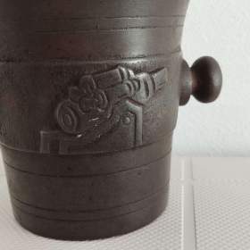 Foto inzerátu Válečný litinový hmoždíř s dělem a rokem 1914-1916 +tlouk