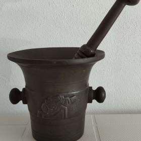 Foto inzerátu Válečný litinový hmoždíř s dělem a rokem 1914-1916 +tlouk