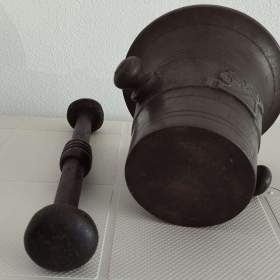 Foto inzerátu Válečný litinový hmoždíř s dělem a rokem 1914-1916 +tlouk