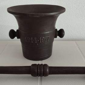 Foto inzerátu Válečný litinový hmoždíř s dělem a rokem 1914-1916 +tlouk
