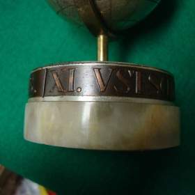 Foto inzerátu Starožitné těžítko globus Sokolský slet v Praze 1948 pěkný