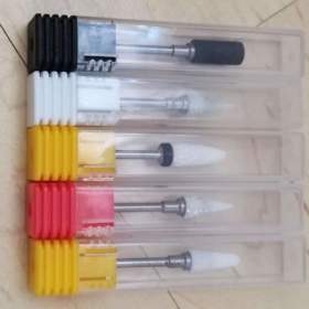 Foto inzerátu Nails potřeby-UV lampy, gellaky, sterilizátor,područka..