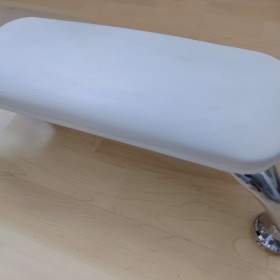 Foto inzerátu Nails potřeby-UV lampy, gellaky, sterilizátor,područka..