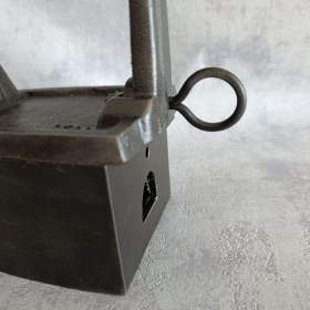 Foto inzerátu tará velká orig. atypická žehlička s komínem do sbírky