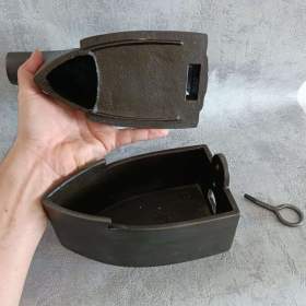 Foto inzerátu tará velká orig. atypická žehlička s komínem do sbírky