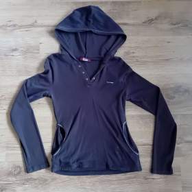 Foto inzerátu Tričko s kapucí