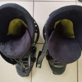 Foto inzerátu Sjezdové boty nadměrná vel. 46 + běžky Rossignol+hůlky + zimní doplňky k tomu zdarma.