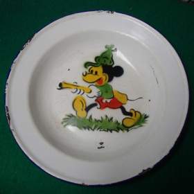 Foto inzerátu Retro plechový smalt dětský talíř 20 cm Mickey Mouse pěkný