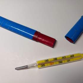 Foto inzerátu Teploměr, starý, funkční.