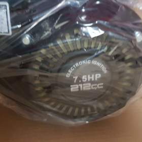 Foto inzerátu Čtyřtaktní benzínový motor 7,5 HP, motokárový motor