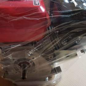 Foto inzerátu Čtyřtaktní benzínový motor 7,5 HP, motokárový motor