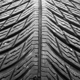 Foto inzerátu Sada pěkných zimních SUV pneu 235/60 R18 Michelin