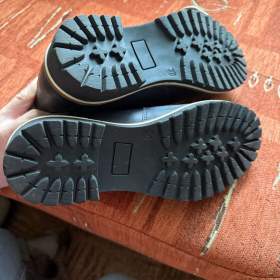 Foto inzerátu Nové dámské zimní boty z pravé kůže a pravým beránkem