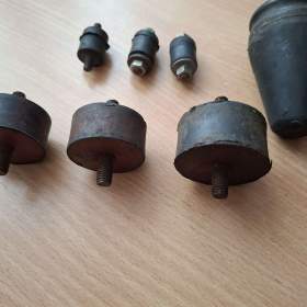 Foto inzerátu Silentbloky + doraz zadní nápravy - Škoda Spartak, Octavia, Felicia?