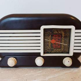 Foto inzerátu Krásný bytový doplněk - starožitné rádio Talisman 307U, plně funkční, po celkové renovaci