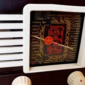 Foto inzerátu Krásný bytový doplněk - starožitné rádio Talisman 307U, plně funkční, po celkové renovaci