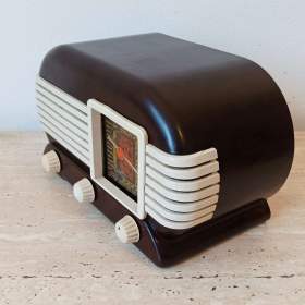 Foto inzerátu Krásný bytový doplněk - starožitné rádio Talisman 307U, plně funkční, po celkové renovaci