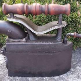 Fotka k inzerátu Obří starožitná komínová žehlička D. R. G. M. – 10,37 kg  / 19685115