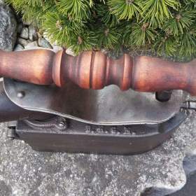 Foto inzerátu Obrovská komínová velmi stará sbírková žehlička D.R.G.M.