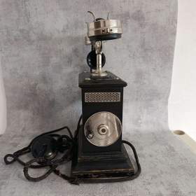 Foto inzerátu Starožitný švédský dvouklikový telefon z roku 1920-30