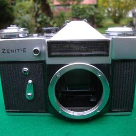 Fotka k inzerátu Foto fotoaparát Zenit- E na opravu či náhradní díly USSR / 18767564