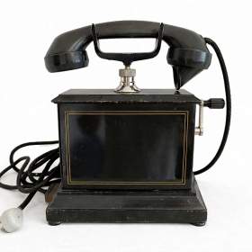 Historický dánský stolní telefon Kristian Kirks Telefonfabriker A/S – Horsens, cca 1930–1950 / 19685115