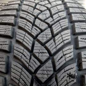 Sada zánovních zimních pneu 215/45 R16 Goodyear  / 19686563