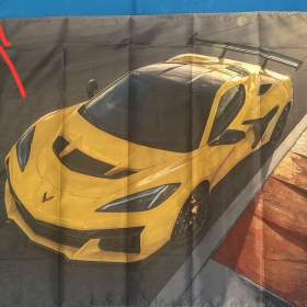 Fotka k inzerátu 79 -  Banner -  vlajka CHEVY CORVETTE C8 -  žlutá -  okruh 90x150 / 19686924