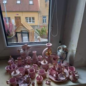 Foto inzerátu Prodám sbírku růžového porcelánu, pro upřesnění sděluj