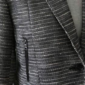 Foto inzerátu Šedostříbrné efektní sako z hrubé tkaniny Tara, XXXL