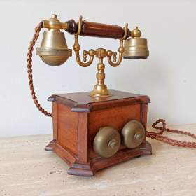 Foto inzerátu Starožitný elegantní stolní telefon v krásném stavu