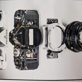 Foto inzerátu Fotoaparáty Pentax v 80 letech v prospektech