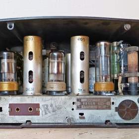 Foto inzerátu Starožitné rádio Tesla Talisman 306U, plně funkční, krásný stav po renovaci