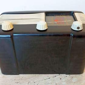 Foto inzerátu Starožitné rádio Tesla Talisman 306U, plně funkční, krásný stav po renovaci