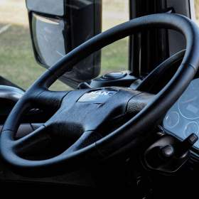Foto inzerátu 6X4 MAN TGS 33.400 HÁKOVÝ NOSIČ KONTEJNERŮ + HYDRAULICKÁ RUKA