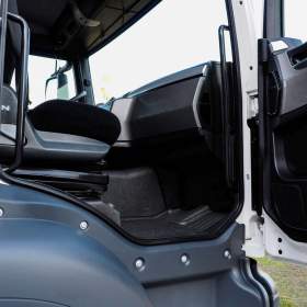 Foto inzerátu 6X4 MAN TGS 33.400 HÁKOVÝ NOSIČ KONTEJNERŮ + HYDRAULICKÁ RUKA