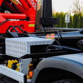 Foto inzerátu 6X4 MAN TGS 33.400 HÁKOVÝ NOSIČ KONTEJNERŮ + HYDRAULICKÁ RUKA