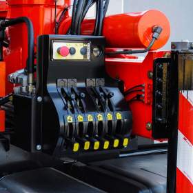 Foto inzerátu 6X4 MAN TGS 33.400 HÁKOVÝ NOSIČ KONTEJNERŮ + HYDRAULICKÁ RUKA