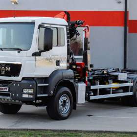 Foto inzerátu 6X4 MAN TGS 33.400 HÁKOVÝ NOSIČ KONTEJNERŮ + HYDRAULICKÁ RUKA