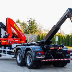 Foto inzerátu 6X4 MAN TGS 33.400 HÁKOVÝ NOSIČ KONTEJNERŮ + HYDRAULICKÁ RUKA