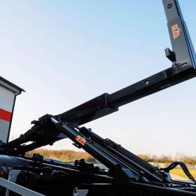 Foto inzerátu 6X4 MAN TGS 33.400 HÁKOVÝ NOSIČ KONTEJNERŮ + HYDRAULICKÁ RUKA